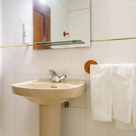 Hotel Castanos 2*