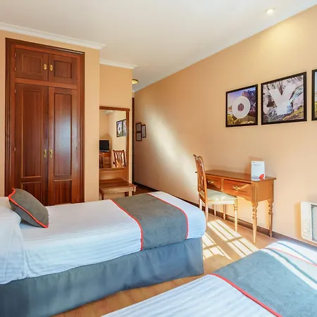 Hotel Castanos 2*